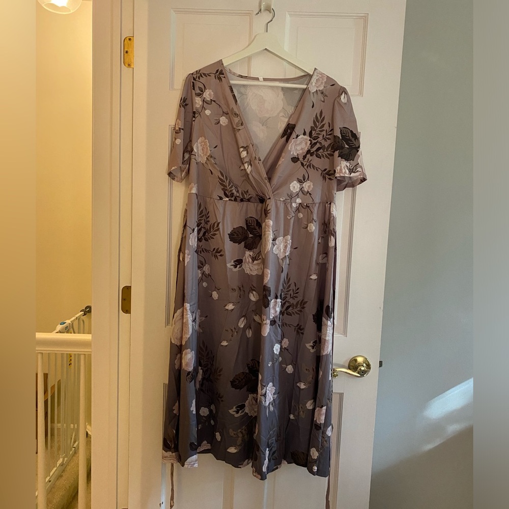 Floral V-Neck Midi Dress - Gray and White